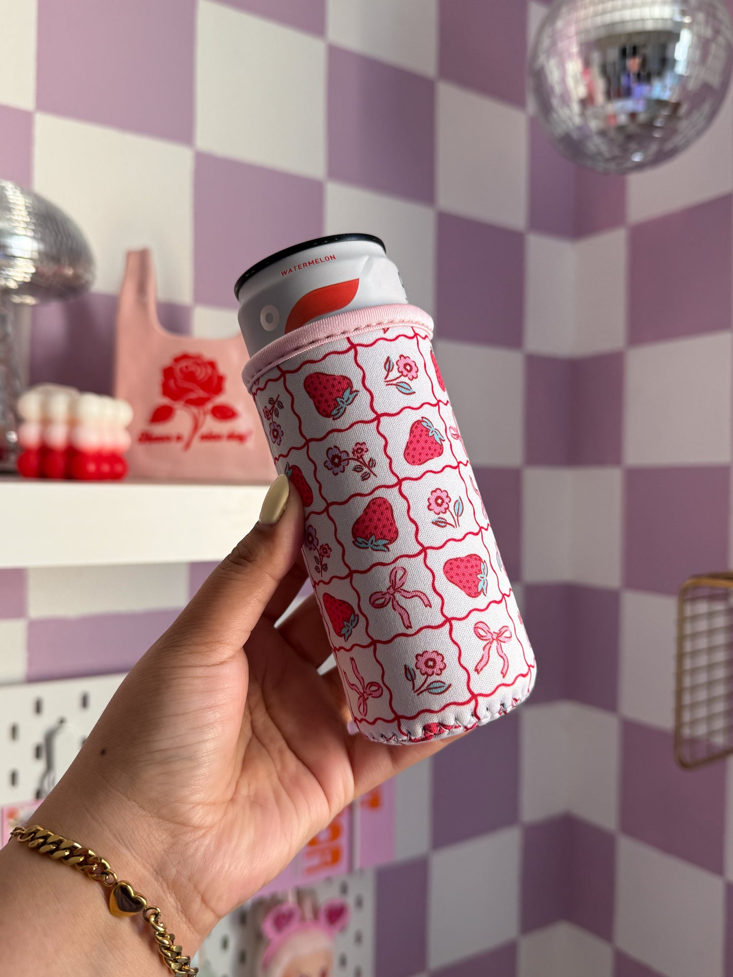 Strawberry and Flowers - Slim can Sleeve set of 4