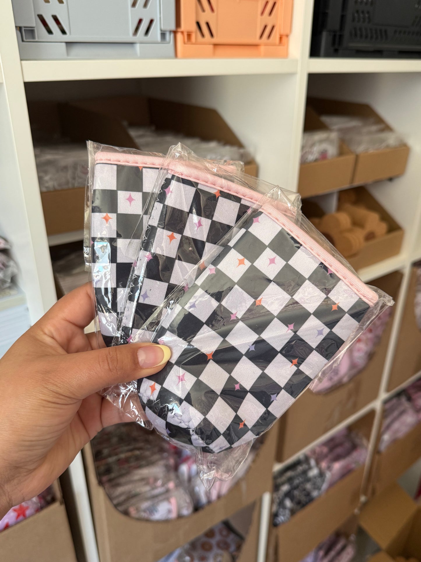 checkered slim can - 3 sleeves