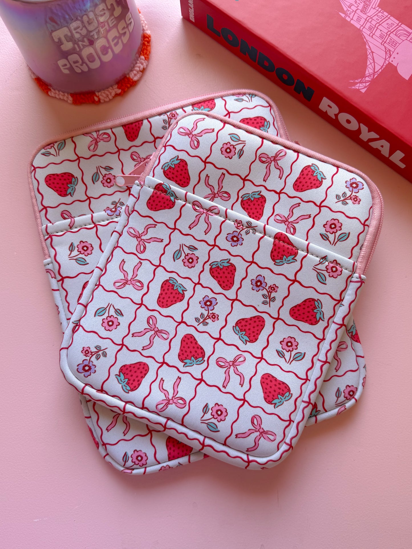 Strawberry and bows - Kindle/Book Sleeve set of 3