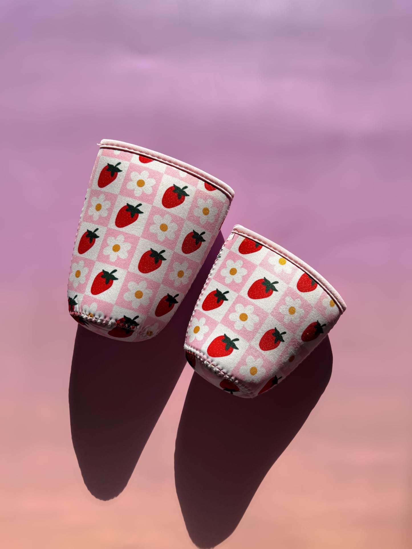 Strawberry Checkered - Coffee sleeve (PRE-ORDER)